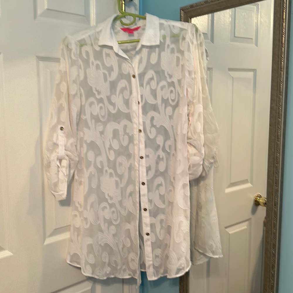 Lilly Pulitzer size medium white cover-up never worn beautiful